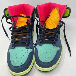 Used but in good condition Jordan's sz 11